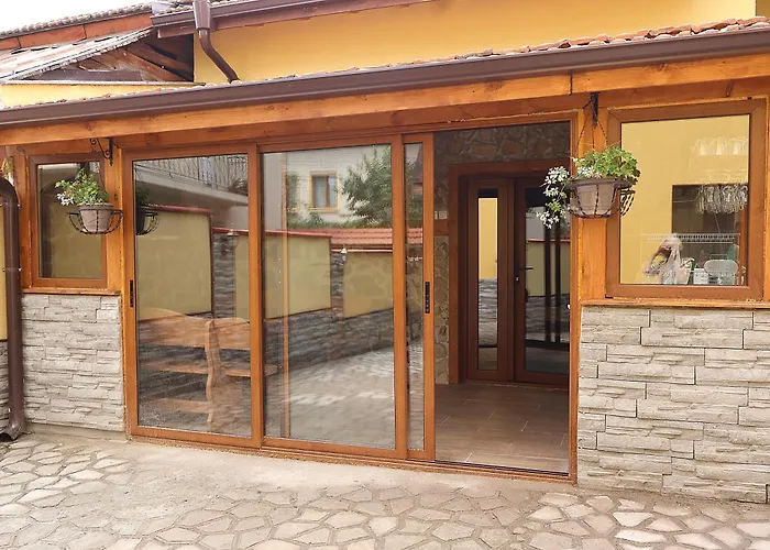 Dinaya-2 Case de vacanță Dobriniște